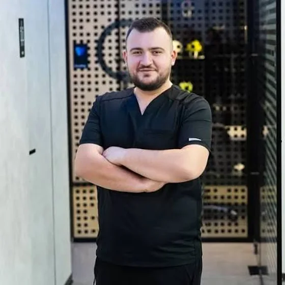 Dr. Andi Mavriqi, implantologo